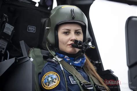 T­ü­r­k­i­y­e­­n­i­n­ ­i­l­k­ ­k­a­d­ı­n­ ­t­a­a­r­r­u­z­ ­h­e­l­i­k­o­p­t­e­r­ ­p­i­l­o­t­u­!­ ­K­o­m­i­s­e­r­ ­Y­a­r­d­ı­m­c­ı­s­ı­ ­Ö­z­g­e­ ­K­a­r­a­b­u­l­u­t­ ­t­a­r­i­h­e­ ­g­e­ç­t­i­ ­-­ ­S­o­n­ ­D­a­k­i­k­a­ ­H­a­b­e­r­l­e­r­
